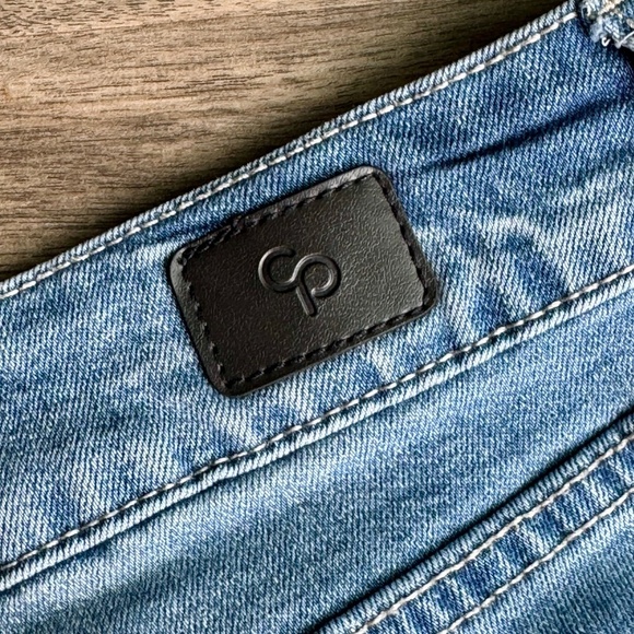 Celebrity Pink Distressed Mid-Rise Fringe-Cuff Denim Shorts – Size 9 / 29 - Picture 9 of 10